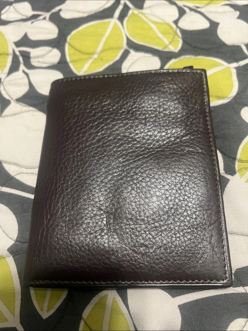 Classic Men's Bifold Wallet in Brown Leather